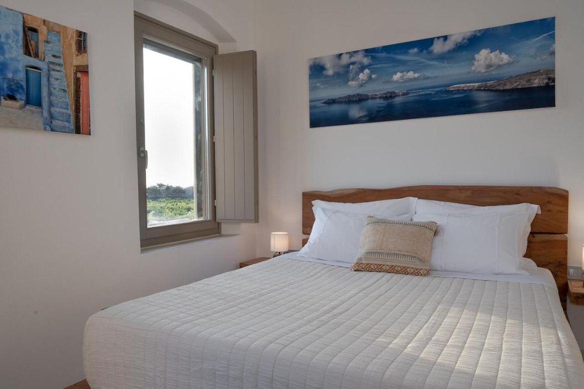 Bedroom with caldera art