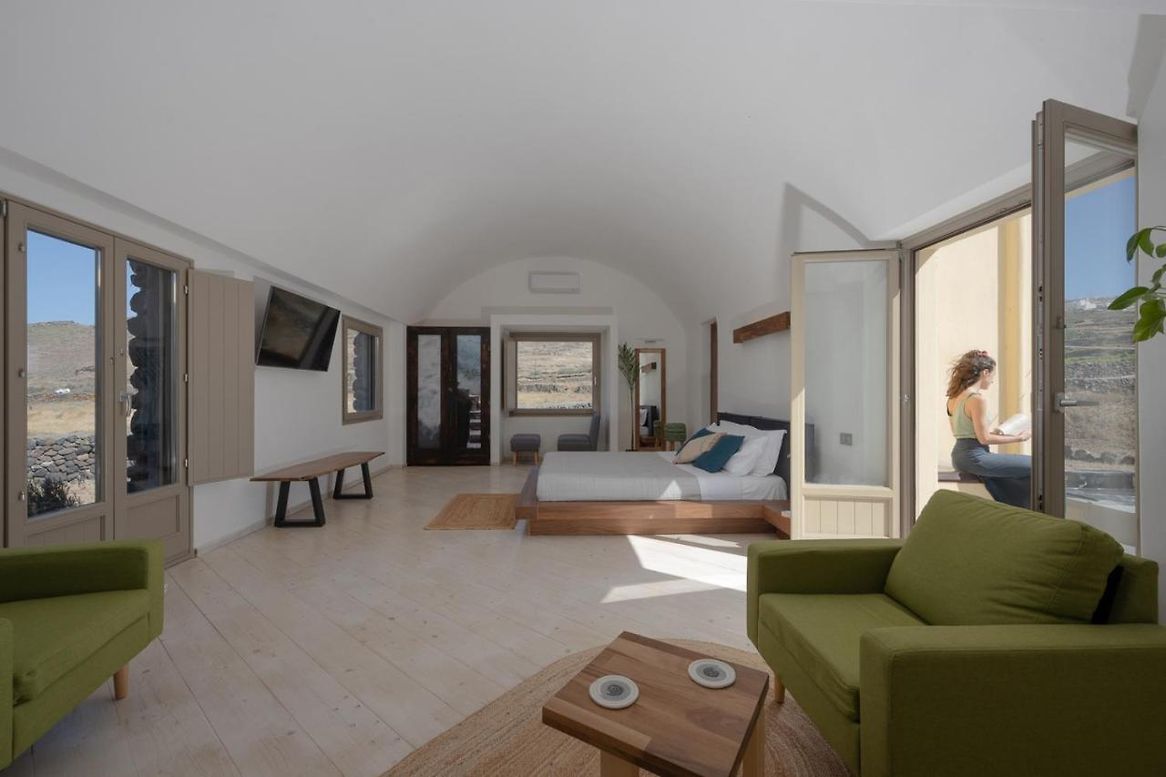 Master suite living area