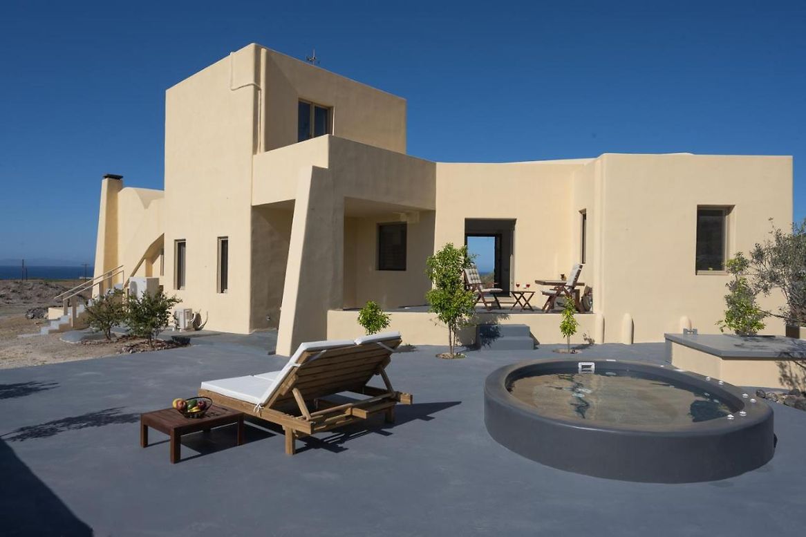 Terrace with jacuzzi and loungers